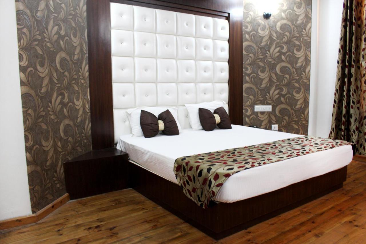 Hotel Vatika - The Riverside Resort Дармсала Екстер'єр фото